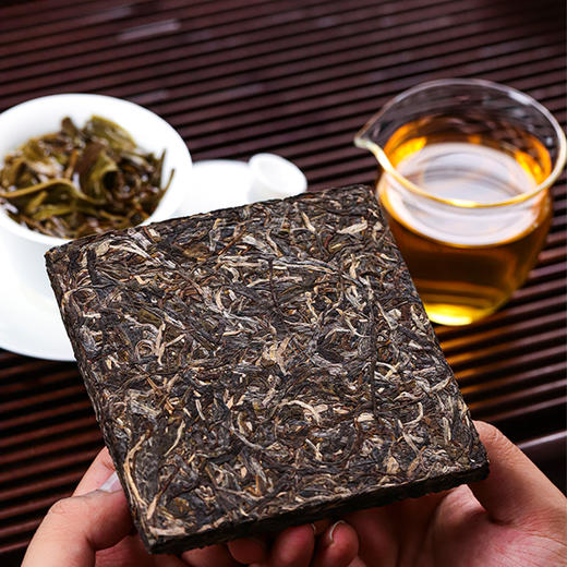 【掌柜开仓】源自易武野象林珍稀大高杆 2022年易武茶区普洱生茶砖茶250g 商品图2