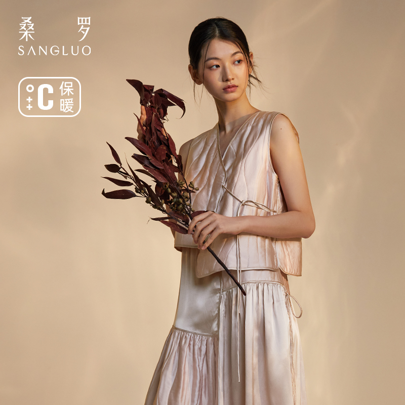 桑罗真丝马甲背心女2024年秋冬夹棉保暖轻盈不对称系带背心家居服