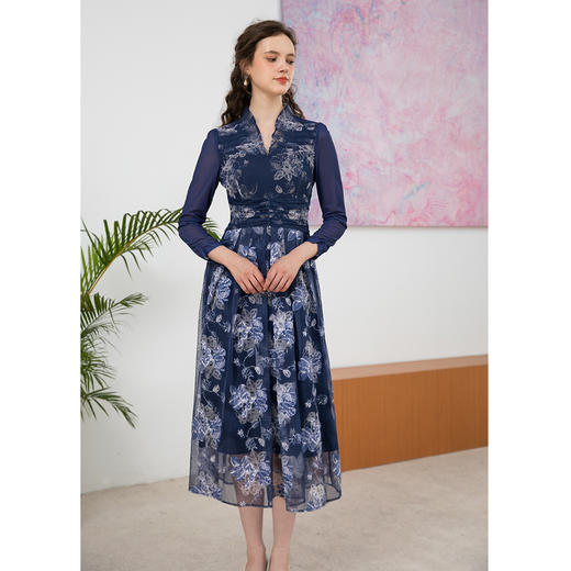 司歌刺绣印花连衣裙瘦身长袖弹力A901002X 商品图2