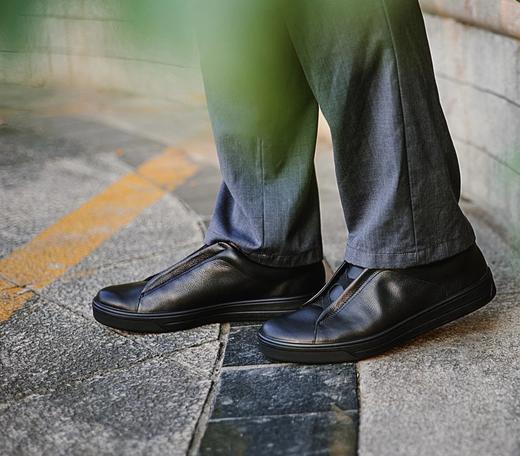 【隆丰起程--雪地靴专场】起程-高端品质男士休闲板鞋【SW4S144XM】 商品图4