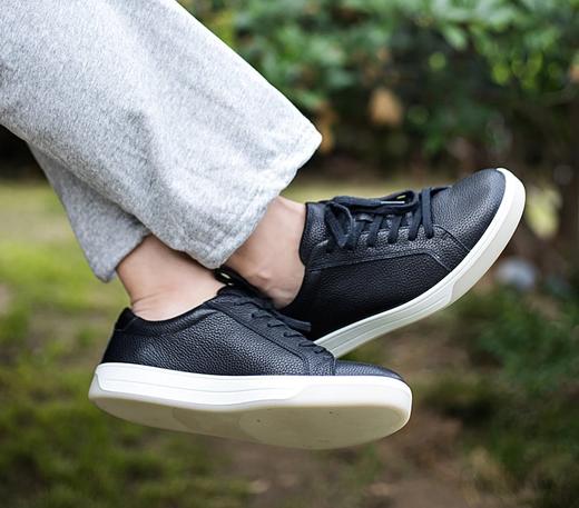 【隆丰起程--雪地靴专场】起程-男士经典黑白两色舒适真皮休闲鞋【SW4S007DM】 商品图0