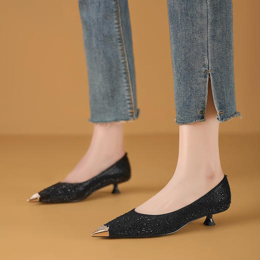 Dfuse迪芙斯2024秋新款黑色低跟单鞋女重工烫钻小香风浅口高跟鞋DF411114AB 商品图2