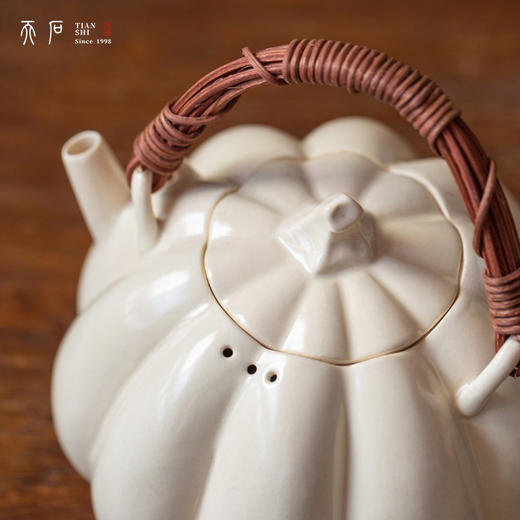 问鼎天石系列天石南瓜提梁壶（象牙黄）（缺货） 商品图1