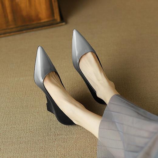 【预售5天】小众设计法式渐变撞色牛漆皮浅口尖头坡跟单鞋配裙子高跟鞋BTWY&AW425 商品图4