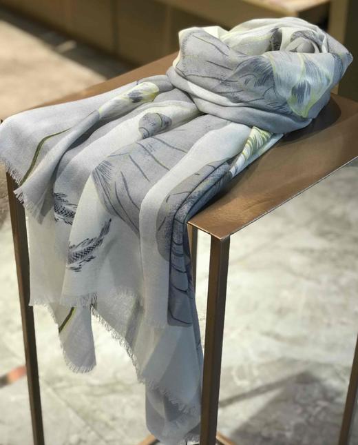 优品堂【花好月圆】羊毛披肩围巾两用长巾 商品图3