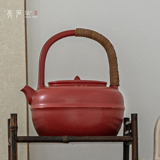 问鼎天石系列胭脂红腰线提梁壶（缺货） 商品图1
