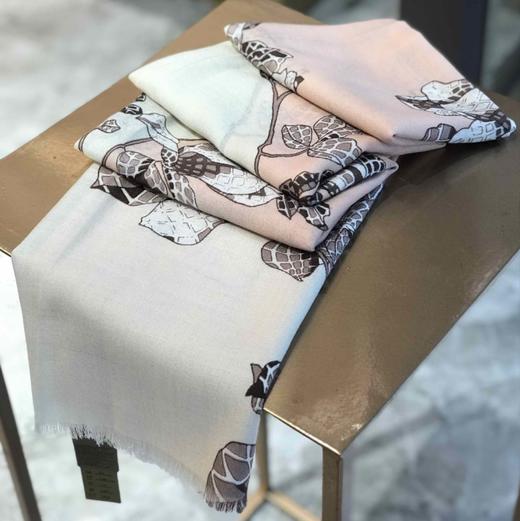 优品堂【花好月圆】羊毛披肩围巾两用长巾 商品图1