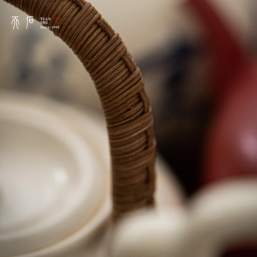 问鼎天石系列草木灰釉腰线提梁壶（缺货） 商品图3