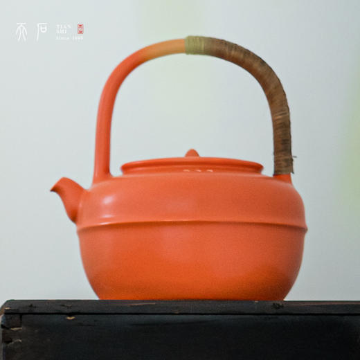 问鼎天石系列燕领红腰线提梁壶（缺货） 商品图1