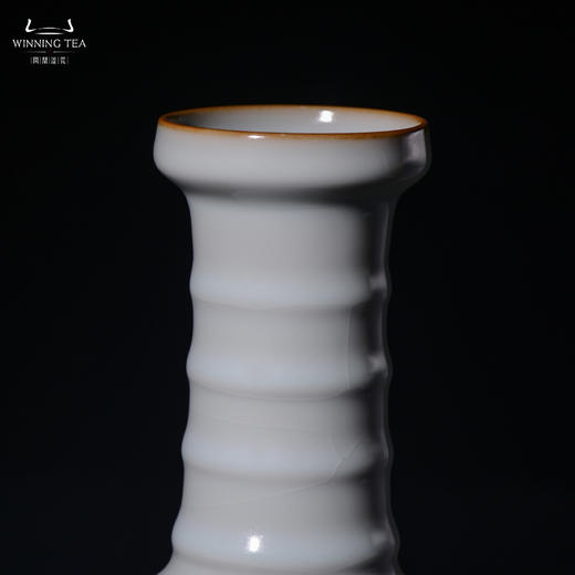 问鼎汝瓷月白老款长颈玹纹瓶（缺货） 商品图1