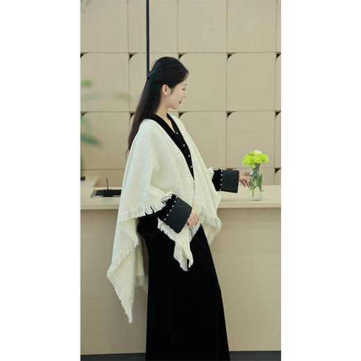 【抖音专属】流苏披肩（21705029-玉色） 商品图3