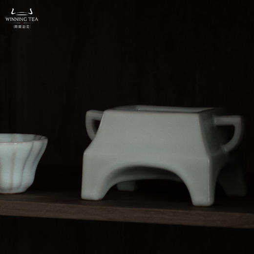 问鼎汝瓷天青板耳台口炉 商品图3