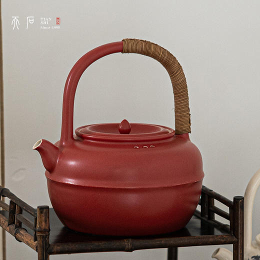 问鼎天石系列胭脂红腰线提梁壶（缺货） 商品图0