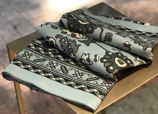 优品堂【如影相随】拉绒披肩围巾两用 商品图9