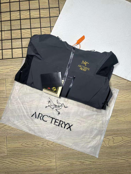 金标绝版Palace 联名 Arcteryx 始祖鸟 Alpha限定冲锋衣 商品图3