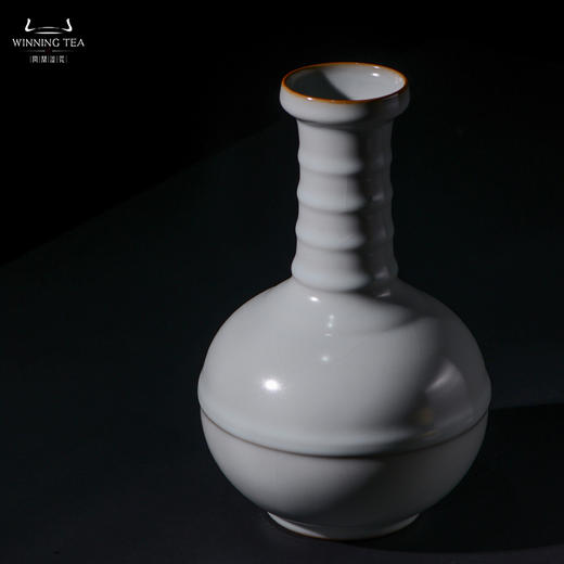 问鼎汝瓷月白老款长颈玹纹瓶（缺货） 商品图0