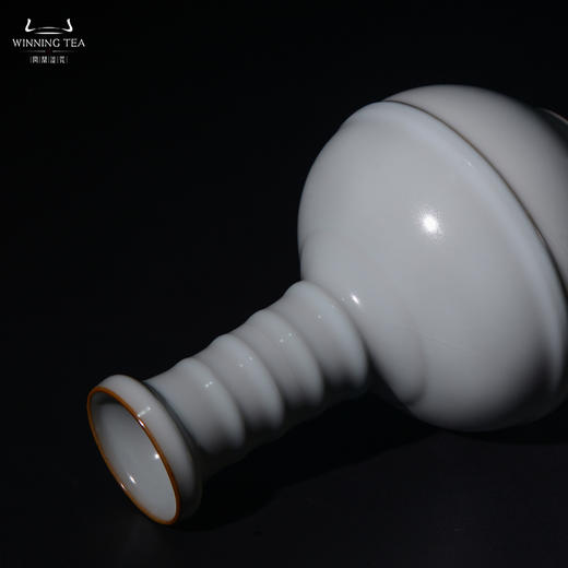 问鼎汝瓷月白老款长颈玹纹瓶（缺货） 商品图3