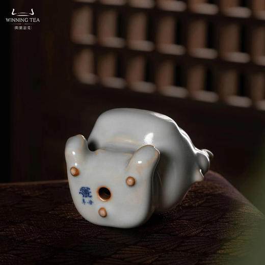 问鼎汝瓷天青青牛茶宠(大)（小 ） 商品图3