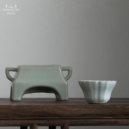 问鼎汝瓷天青板耳台口炉 商品图2