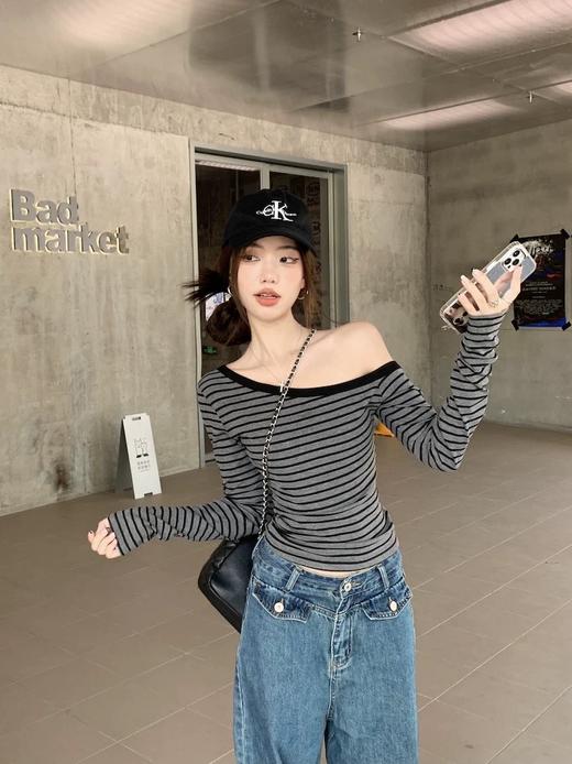 <曾小咸推荐>  撞色条纹斜肩长袖T恤 日常99/件 活动价49.99！！【预售款，预计3-15天发货】 商品图2