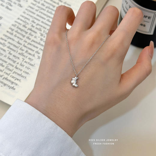 鹿鹿推荐 •【原价89秒杀39.9亏本秒！】S925纯银法式牛角包吊坠项链 商品图3