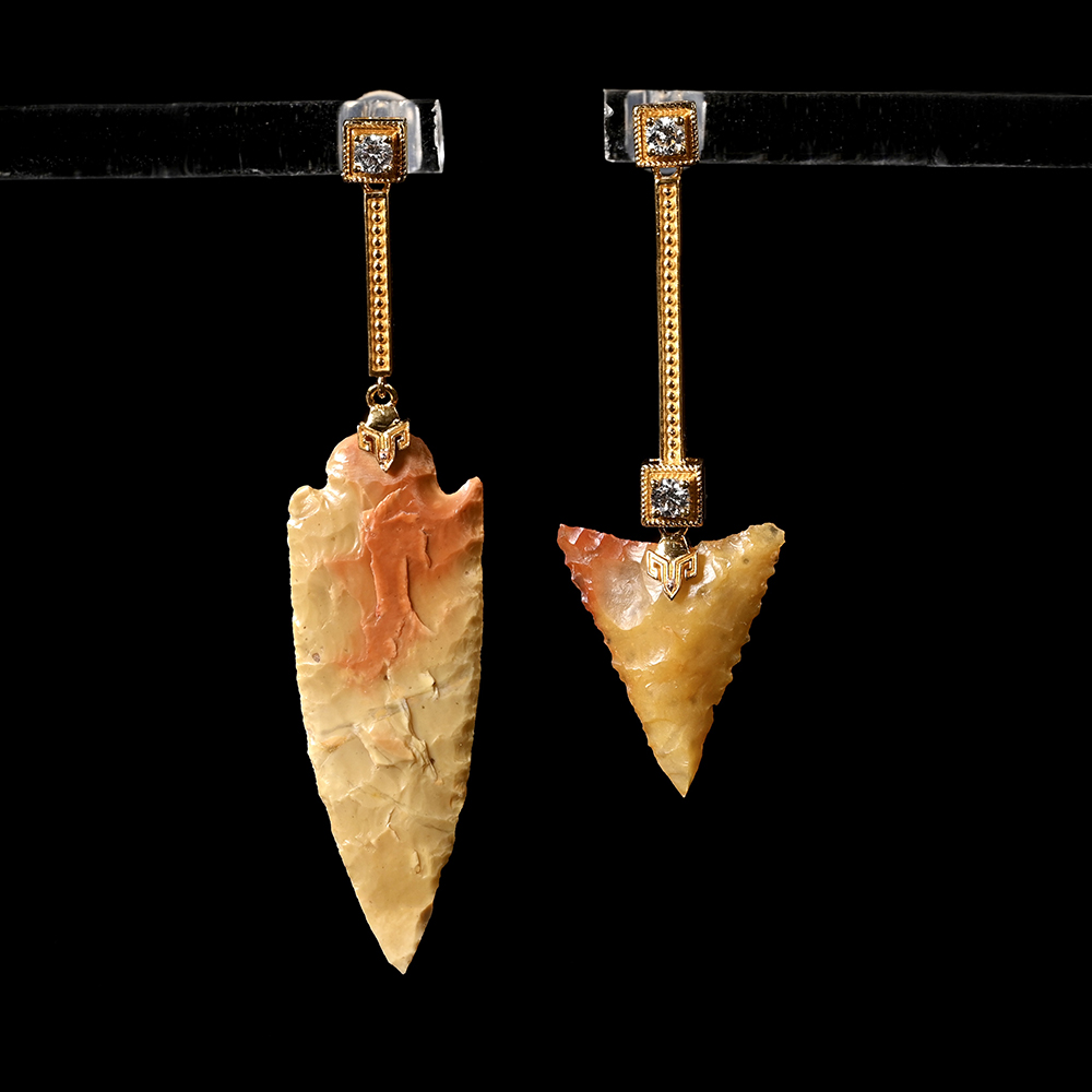 新石器时代玉髓箭簇不对称耳环