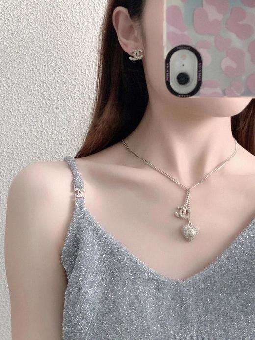 香奈儿 22B米珠水钻耳钉（SJ） 商品图1