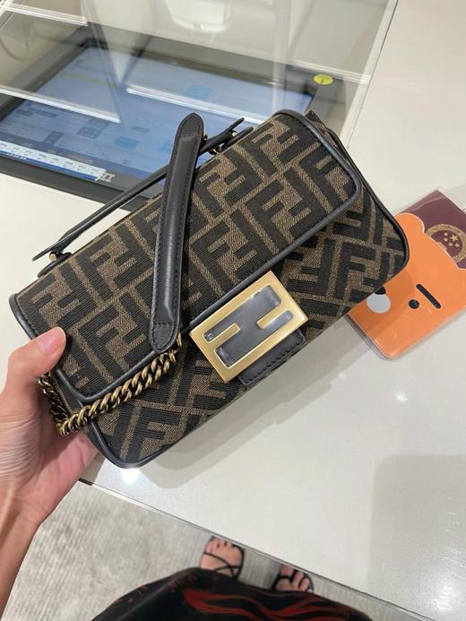 芬迪链条款老花fend1iconicbaguette中号链条手袋复古金属件可手拿/斜挎（CB） 商品图10
