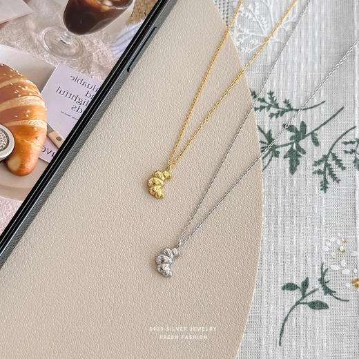 鹿鹿推荐 •【原价89秒杀39.9亏本秒！】S925纯银法式牛角包吊坠项链 商品图1