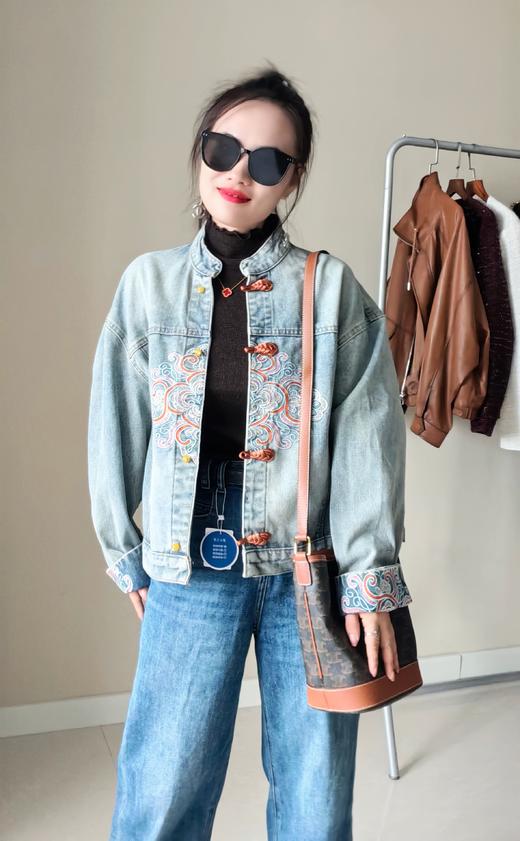 新款国风重磅刺绣祥云花牛仔外套 商品图2