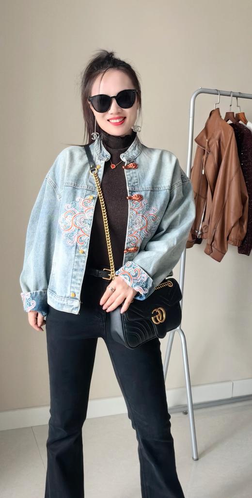 新款国风重磅刺绣祥云花牛仔外套 商品图4