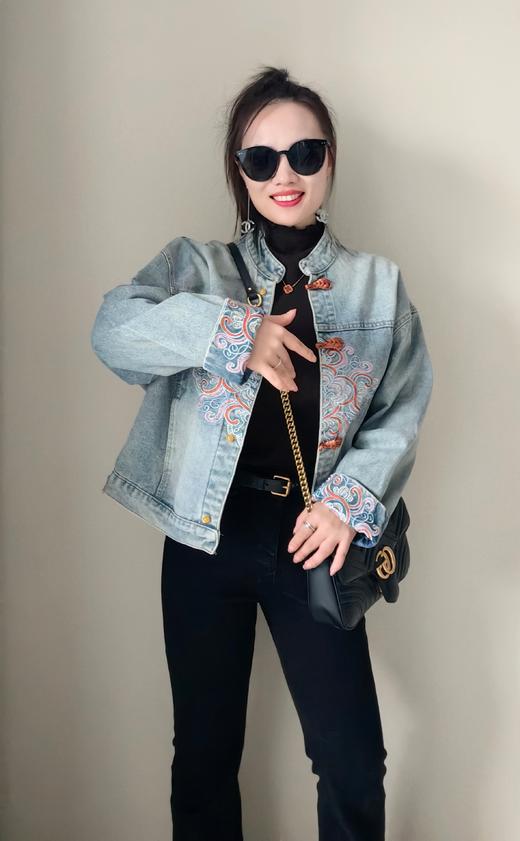 新款国风重磅刺绣祥云花牛仔外套 商品图3