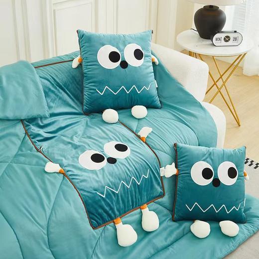 【大眼怪刺绣羊羔绒抱枕被】秋冬季法兰绒毛毯 多巴胺午休办公车用 靠垫被抱枕毯 商品图11