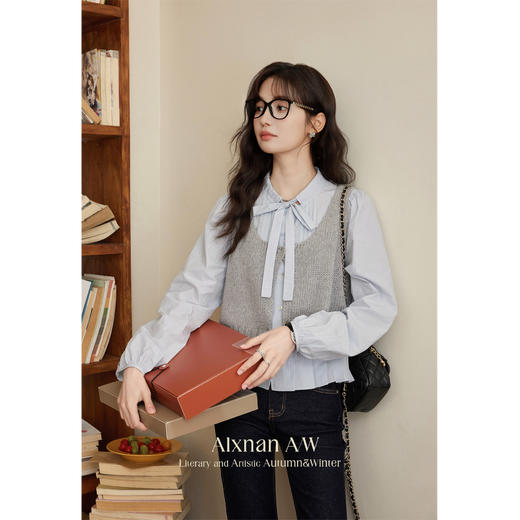 鹿向南「秋鸢」法式V领蓝色长袖衬衫 商品图4