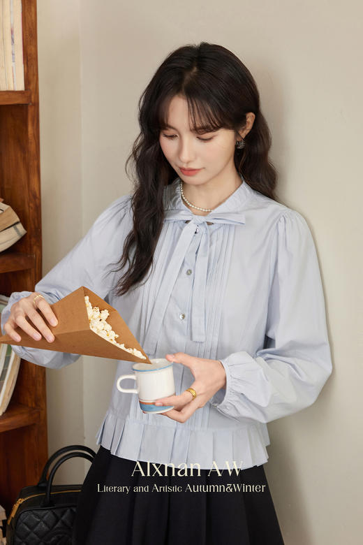 鹿向南「秋鸢」法式V领蓝色长袖衬衫 商品图5