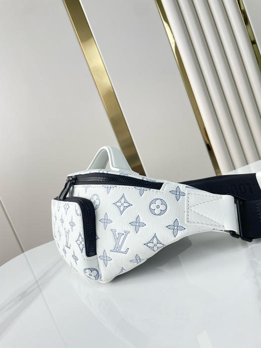 秋冬特惠💰900 原单LV RUSH BUMBAG 全皮腰包M25227 尺寸：30×15×8cm 商品图4