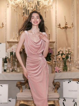 粉色丝绒不规则下摆修身连衣裙