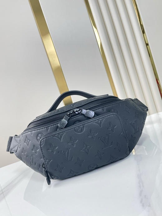 秋冬特惠💰900 原单LV RUSH BUMBAG 全皮腰包M47058 尺寸：30×15×8cm 商品图1