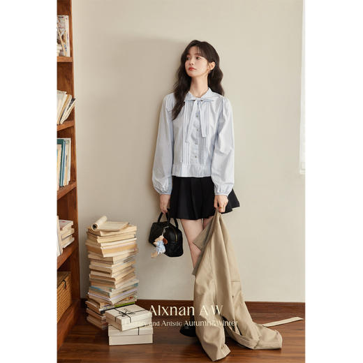 鹿向南「秋鸢」法式V领蓝色长袖衬衫 商品图1