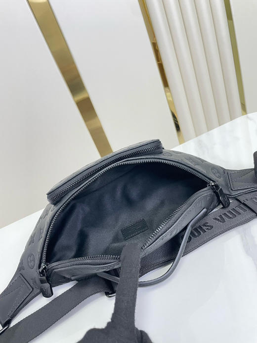 秋冬特惠💰900 原单LV RUSH BUMBAG 全皮腰包M47058 尺寸：30×15×8cm 商品图7