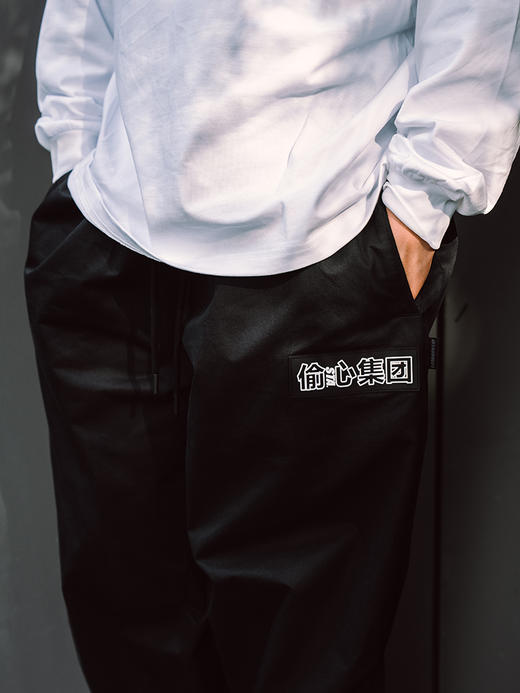 STA2024秋季偷心集团经典基础黑色休闲长裤 商品图3