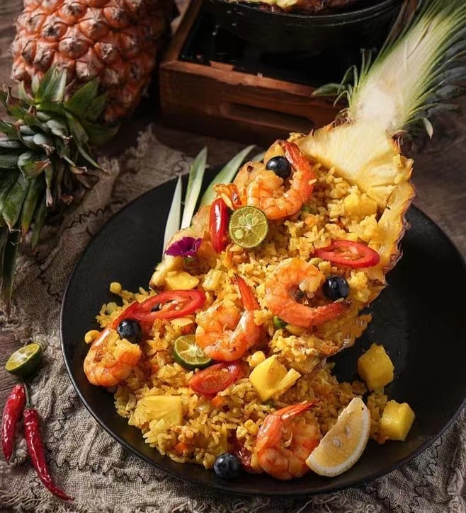 泰式海鲜菠萝饭