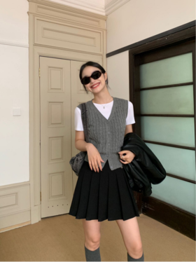 🌟【岚可可麻花v领针织马甲开衫】💓1、V领马甲开衫设计，不显肩宽；🌸纽绳工艺简约大气，🤩自带立体感~~💓