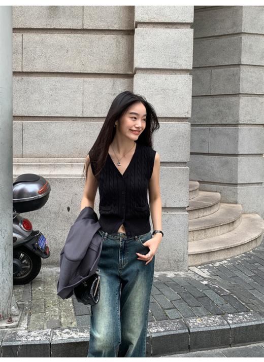 🌟【岚可可麻花v领针织马甲开衫】💓1、V领马甲开衫设计，不显肩宽；🌸纽绳工艺简约大气，🤩自带立体感~~💓 商品图4