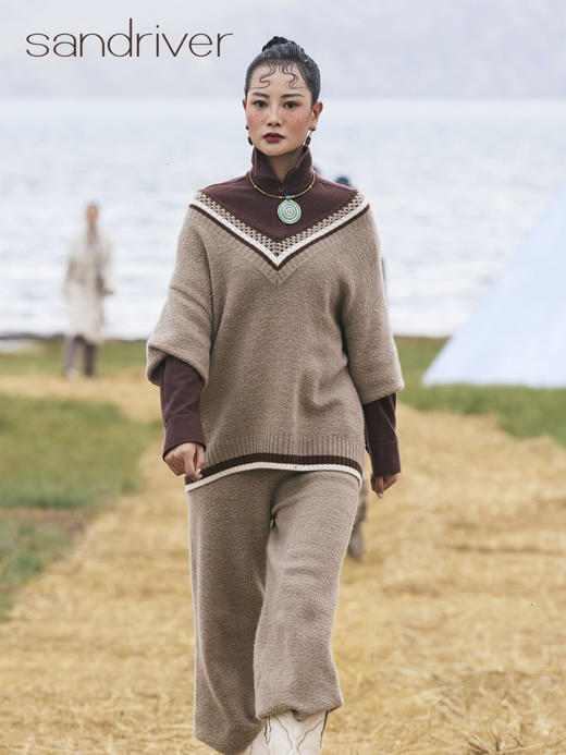 青海羊绒手钩相拼女士V领套头衫SJF96W279N 商品图5