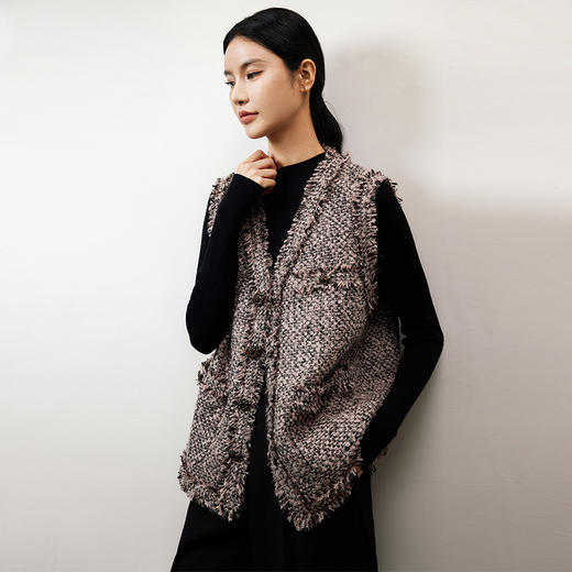 【特价】玳莎流苏毛边编织马甲女2024冬季新款通勤叠穿V领小香风背心外套  ED37001 商品图2