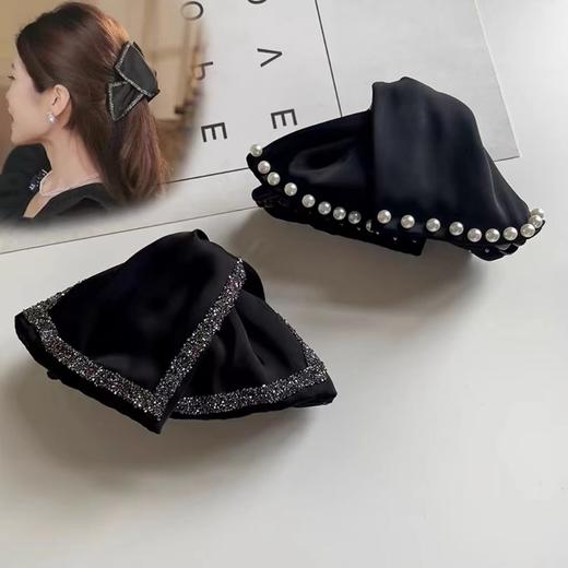 【法式气质赫本高级感珍珠镶钻抓夹】优雅轻奢黑色缎面鲨鱼夹盘发发抓，时尚百搭后脑勺赫本风轻奢法式发夹QQ 商品图3