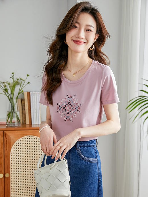 【专属特价】熙世界民族风刺绣短袖T恤女2025新款夏季宽松遮肉圆领体恤衫上衣 商品图2