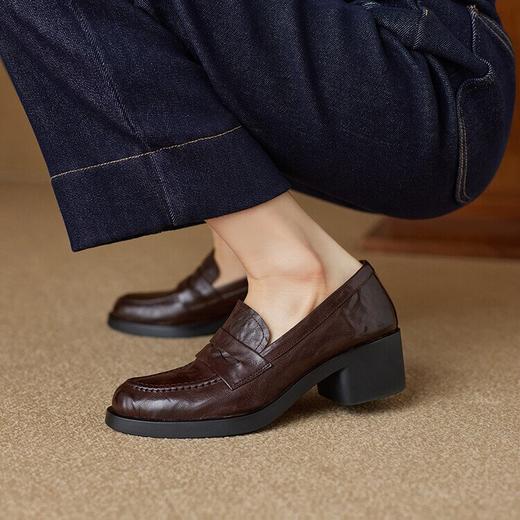 【预售5天】简约羊皮粗跟单鞋，英伦风圆头一脚蹬通勤高跟鞋女鞋BE&b7291 商品图0