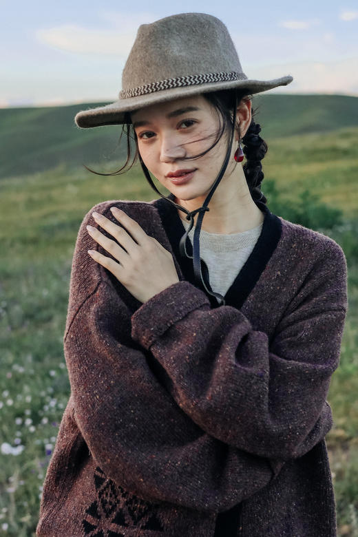 绽放旅行女装636朵/秋冬彩点羊毛纱撞色提花毛织开衫V领针织衫 商品图5